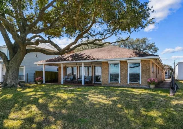 Homes for sale in Bacliff, TX | 2823 Bayshore Dr, Bacliff, TX 77518 | MLS# 51201218