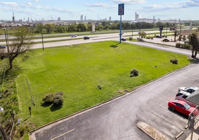 12th image of 1000 Hwy 332, Clute, TX 77531 | MLS# 96133953