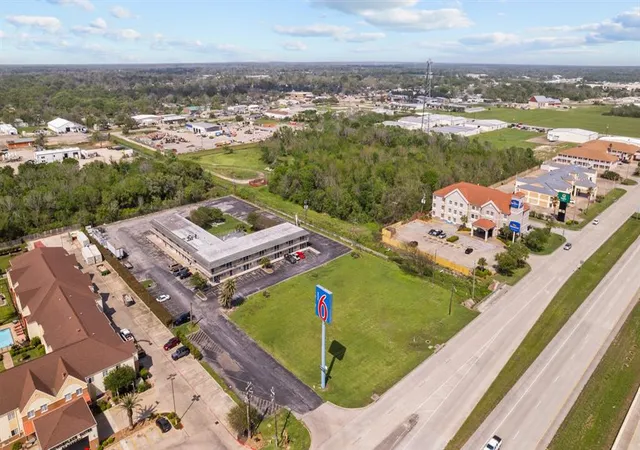 3rd image of 1000 Hwy 332, Clute, TX 77531 | MLS# 96133953