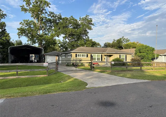 2nd image of 4435 11th St, Bacliff, TX 77518 | MLS# 84668082