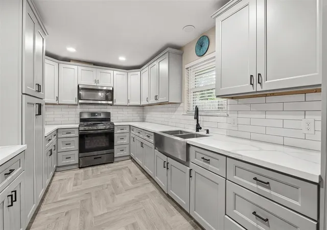 2nd image of 2313 Cedar St, Pearland, TX 77581 | MLS# 97289603
