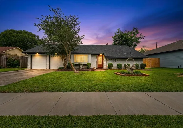 3rd image of 2313 Cedar St, Pearland, TX 77581 | MLS# 97289603