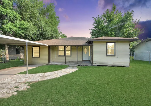 Single family home for sale at 117 E Witcher Ln, Houston, TX 77076 | MLS# 82532429
