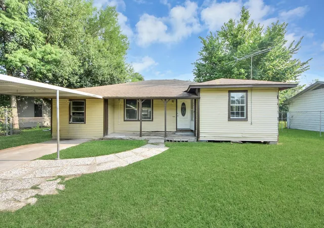 Photo 2 of Single family home for sale at 117 E Witcher Ln, Houston, TX 77076 | MLS# 82532429 | Listing updated on 2026-07-29