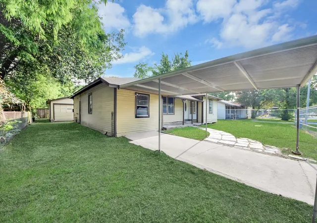 Photo 3 of Single family home for sale at 117 E Witcher Ln, Houston, TX 77076 | MLS# 82532429 | Listing updated on 2026-07-29