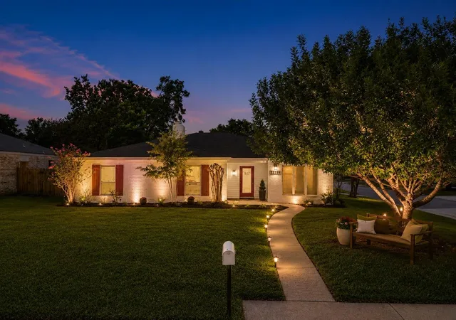 Photo 2 of Single family home for sale at 22939 Spring Willow Dr, Tomball, TX 77375 | MLS# 78039275 | Listing updated on 2026-10-09