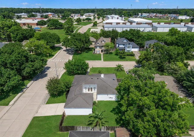 Photo 3 of Single family home for sale at 22939 Spring Willow Dr, Tomball, TX 77375 | MLS# 78039275 | Listing updated on 2026-10-09