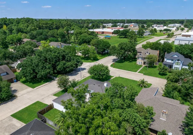 Photo 4 of Single family home for sale at 22939 Spring Willow Dr, Tomball, TX 77375 | MLS# 78039275 | Listing updated on 2026-10-09