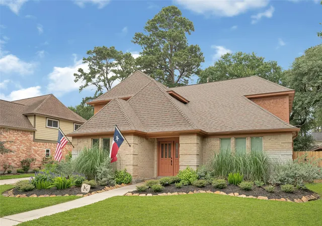 Photo 3 of Single family home for sale at 12926 Lake Mist Dr, Cypress, TX 77429 | MLS# 7992008 | Listing updated on 2026-09-12