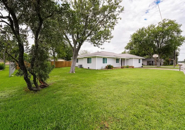 Homes for sale in Schulenburg, TX | 214 South St, Schulenburg, TX 78956 | MLS# 14848715