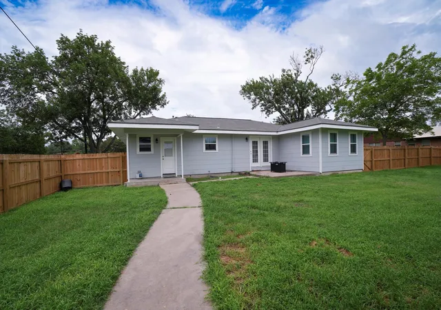 Homes for sale in Schulenburg, TX | 214 South St, Schulenburg, TX 78956 | MLS# 14848715