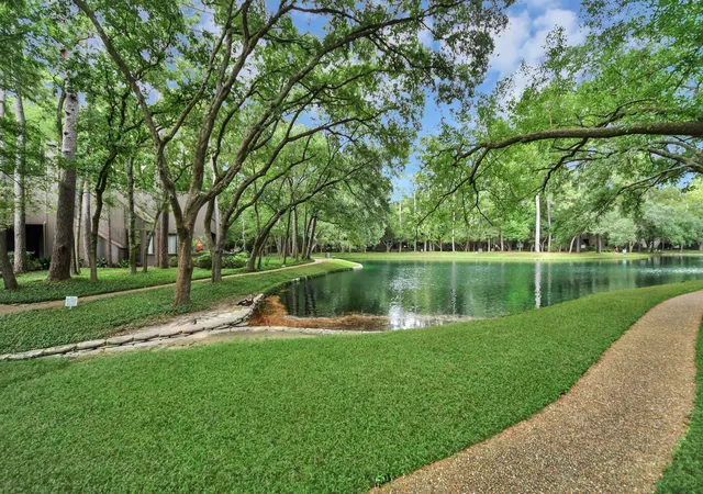 3rd image of 153 Litchfield Ln, Houston, TX 77024 | MLS# 45279838