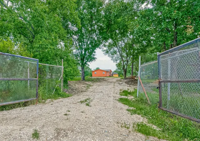 Photo 2 of Single family home for sale at 1031 County Rd 491, Dayton, TX 77535 | MLS# 98270623 | Listing updated on 2026-03-14