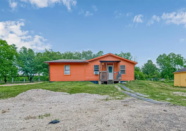 Photo 4 of Single family home for sale at 1031 County Rd 491, Dayton, TX 77535 | MLS# 98270623 | Listing updated on 2026-03-14