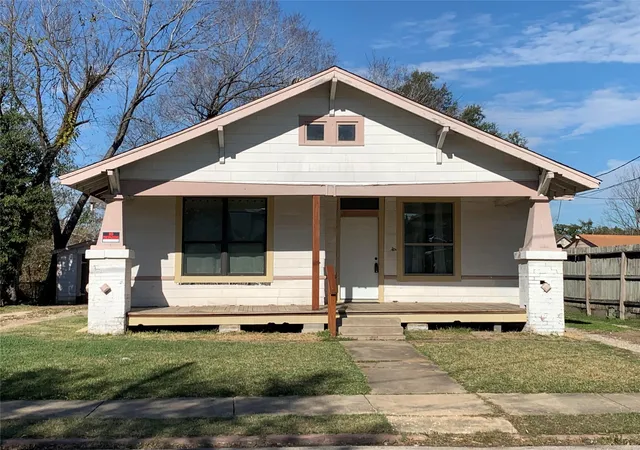 1st image of 206 Cosmos St, Houston, TX 77009 | MLS# 11631106