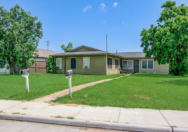 2nd image of 1707 W 7Th St, Freeport, TX 77541 | MLS# 83398650