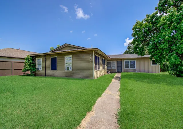 3rd image of 1707 W 7Th St, Freeport, TX 77541 | MLS# 83398650