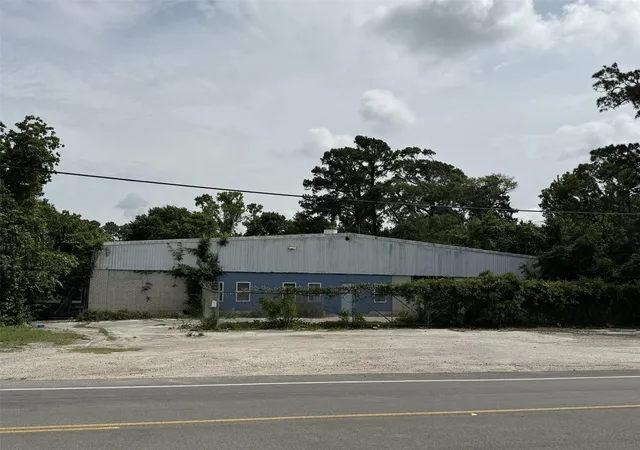 2nd image of 1922 W Main St, Baytown, TX 77520 | MLS# 12159108