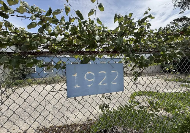 4th image of 1922 W Main St, Baytown, TX 77520 | MLS# 12159108