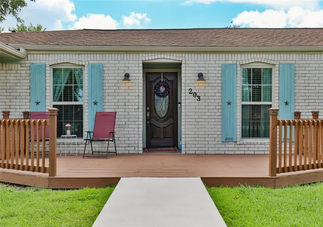 1st image of 203 Tamarind St, Lake Jackson, TX 77566 | MLS# 89246227