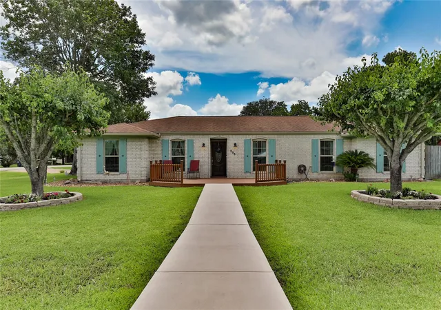 2nd image of 203 Tamarind St, Lake Jackson, TX 77566 | MLS# 89246227