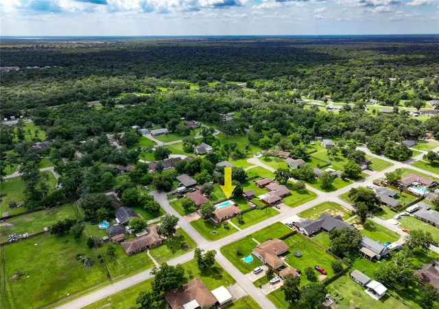 40th image of 203 Tamarind St, Lake Jackson, TX 77566 | MLS# 89246227