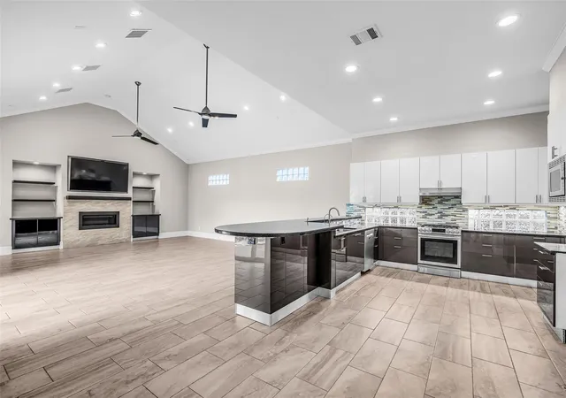Photo 3 of Single family home for sale at 25718 Muirfield Bnd Ct, Spring, TX 77389 | MLS# 4819250 | Listing updated on 2026-08-23
