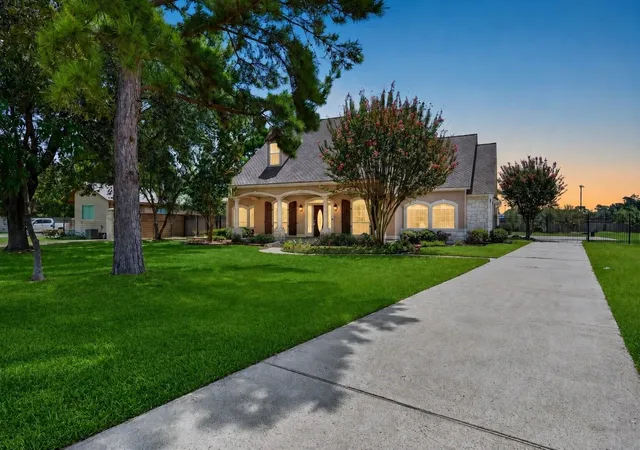 image of 17027 Champions Lakeway, Tomball, TX 77375 | MLS# 30954294