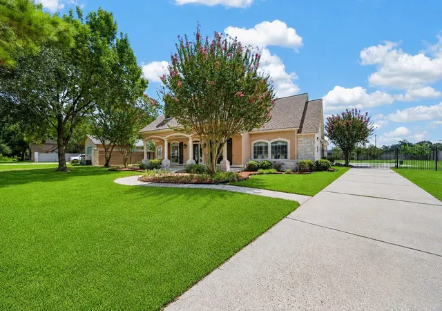 image of 17027 Champions Lakeway, Tomball, TX 77375 | MLS# 30954294