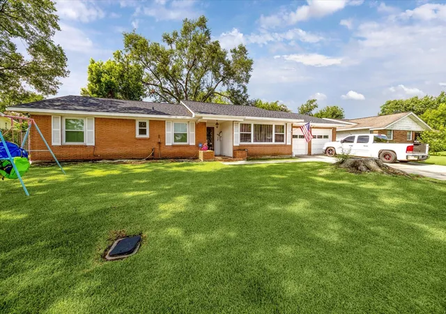 Photo 1 of Single family home for sale at 606 Brook Ln, Pasadena, TX 77502 | MLS# 38615577 | Listing updated on 2026-06-25