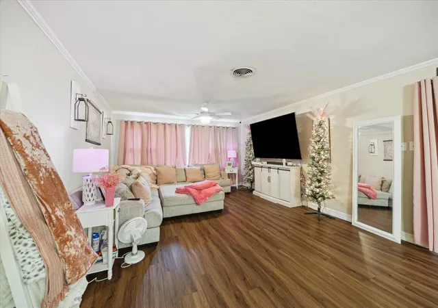 Photo 3 of Single family home for sale at 606 Brook Ln, Pasadena, TX 77502 | MLS# 38615577 | Listing updated on 2026-06-25