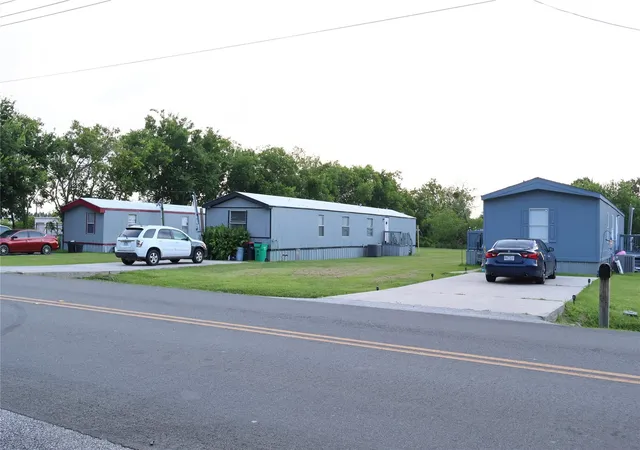10th image of 104, 106, 108 Bob Smith Rd, Baytown, TX 77521 | MLS# 5813646