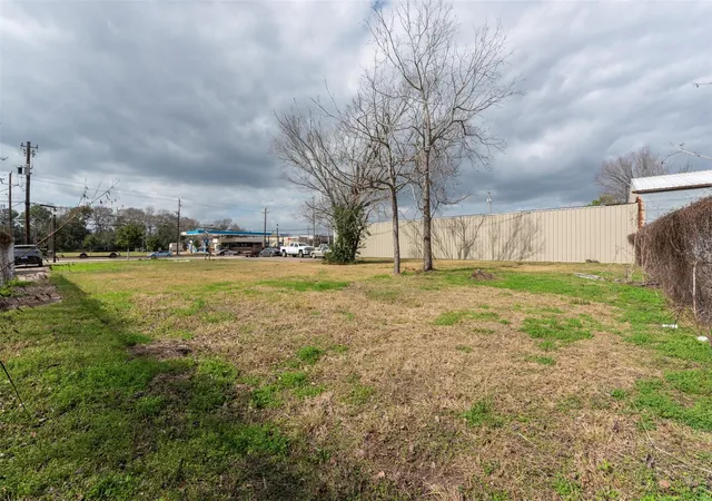 13th image of 2107 N Main St, Pearland, TX 77581 | MLS# 72574040