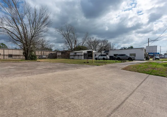 15th image of 2107 N Main St, Pearland, TX 77581 | MLS# 72574040
