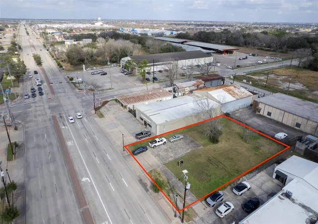 3rd image of 2107 N Main St, Pearland, TX 77581 | MLS# 72574040