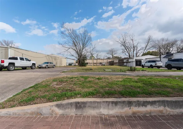4th image of 2107 N Main St, Pearland, TX 77581 | MLS# 72574040