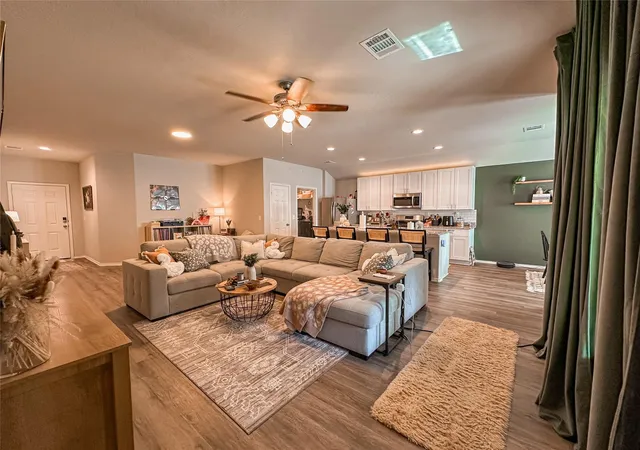 Photo 4 of Single family home for sale at 9961 Spring Crk Rd, Cleveland, TX 77327 | MLS# 76052109 | Listing updated on 2026-07-08