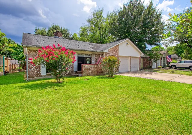 Photo 2 of Sale Pending at 346 Saddle Horn Dr, Houston, TX 77060 | MLS# 49960038 | Listing updated on 2026-09-24