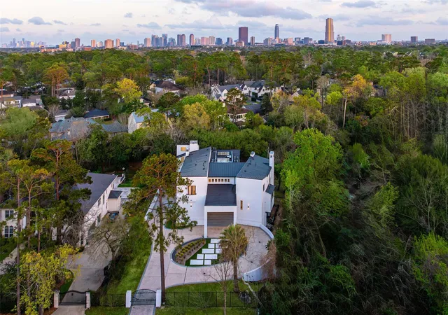 Photo 2 of Mansion for sale at 10663 Memorial Dr, Houston, TX 77024 | MLS# 36966095 | Listing updated on 2026-09-13