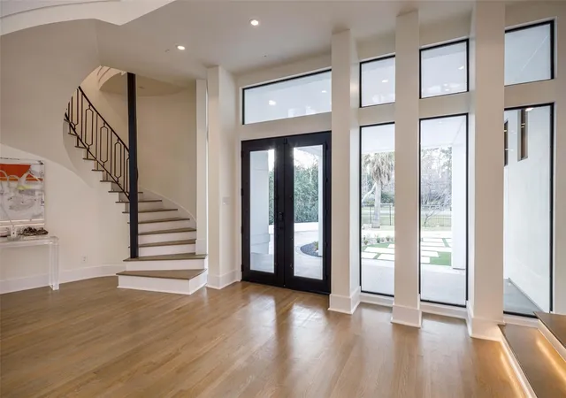 Photo 3 of Sale Pending at 10663 Memorial Dr, Houston, TX 77024 | MLS# 36966095 | Listing updated on 2026-10-02