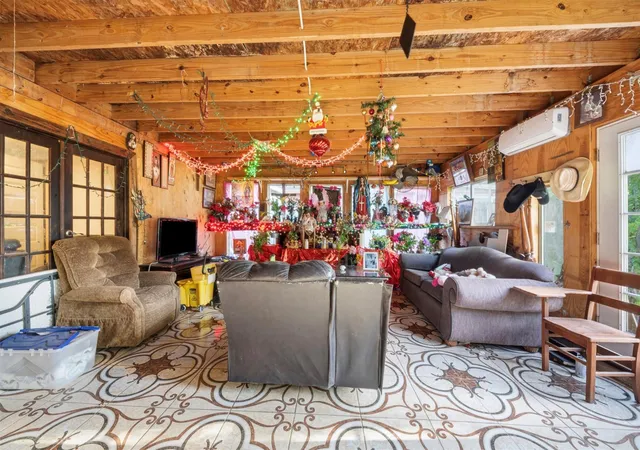 4th image of 7807 Melrose St, Houston, TX 77022 | MLS# 22659026