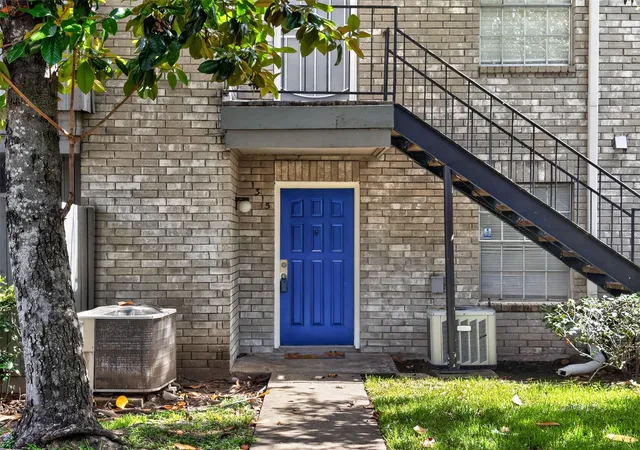 Photo 2 of Condo for sale at 9700 Leawood #1315, Houston, TX 77099 | MLS# 56949427 | Listing updated on 2026-09-14