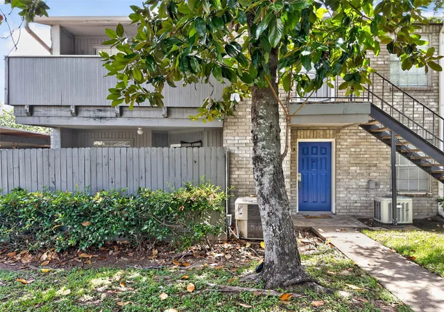 Photo 3 of Condo for sale at 9700 Leawood #1315, Houston, TX 77099 | MLS# 56949427 | Listing updated on 2026-09-14