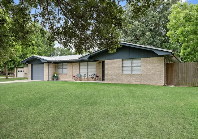 Photo 3 of Single family home for sale at 15366 Jackie Rd, Hamshire, TX 77622 | MLS# 70467386 | Listing updated on 2026-09-17
