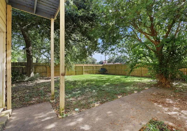 31st image of 1621 & 1623 W Adoue St, Alvin, TX 77511 | MLS# 54340053