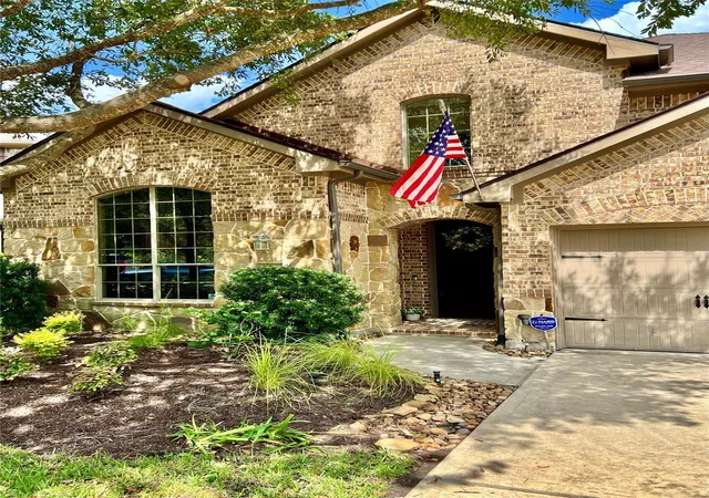 Photo 2 of Sale Pending at 6 Sheephorn Ct, Magnolia, TX 77354 | MLS# 2932967 | Listing updated on 2026-10-05