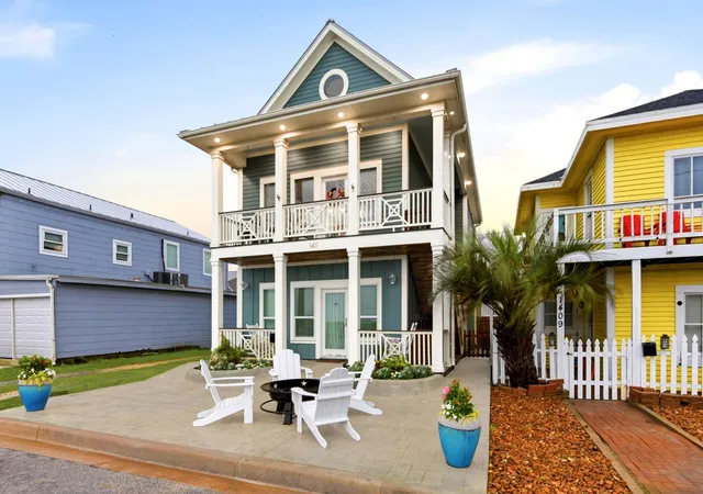 3rd image of 1411 12Th St, Galveston, TX 77550 | MLS# 51732517