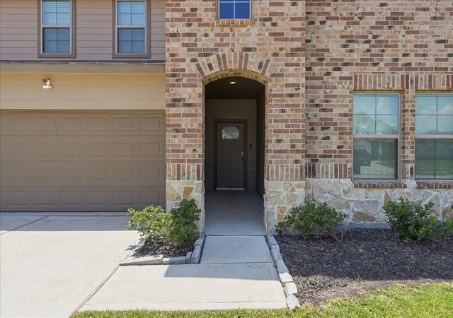 image of 115 Little Spring Ct, Anahuac, TX 77514 | MLS# 72923407