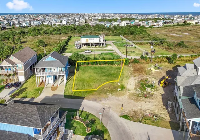 2nd image of 3935 Laguna Dr, Galveston, TX 77554 | MLS# 57398141