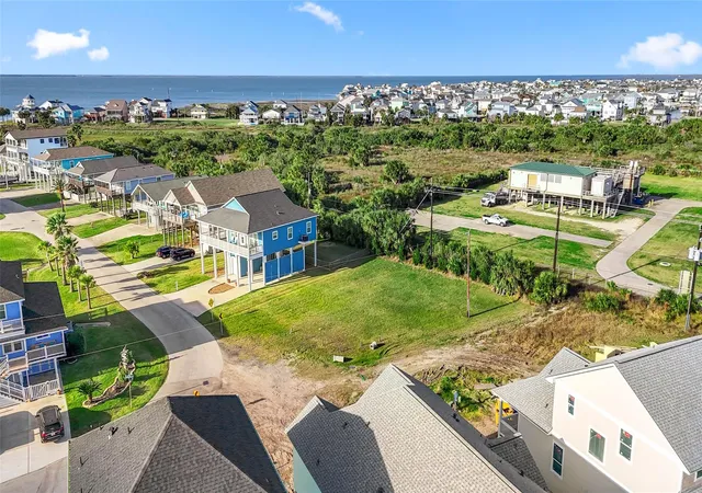 3rd image of 3935 Laguna Dr, Galveston, TX 77554 | MLS# 57398141